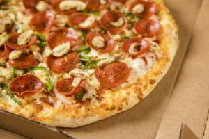 Domino's Pizza Piedade food