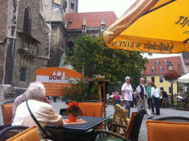 Dom Café Und inside