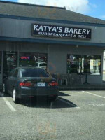 Katya's Bakery outside