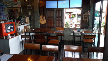 Khamluang Cafe' คำหลวงคาเฟ่ inside