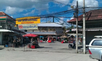Pantip Food Market outside