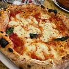Pizza E Mozzarella food