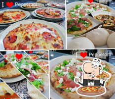Pepperoni Pizzaria food