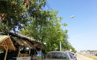 ร้านไก่ย่างฮ่องเต้เขาสวนกวาง outside