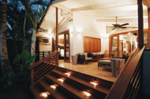 Paia Inn Cafe inside