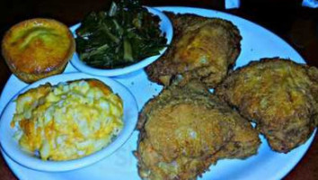 Gladys Knight Ron Winan #x27;s Chicken And Waffles food