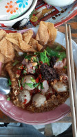 ก๋วยเตี๋ยวพี่ตุ้ย เย็นตาโฟ ห้างฉัตร food