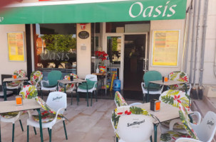Oasis Bistro food