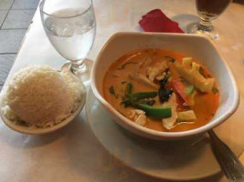 Mama Thai Restaurant food