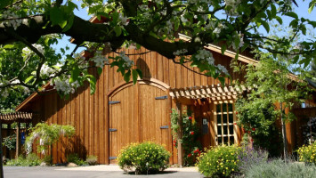 De La Montanya Winery outside
