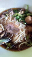 ก๋วยเตี๋ยวข้าวซอย food