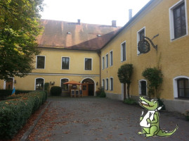 Klostergasthof Raitenhaslach outside