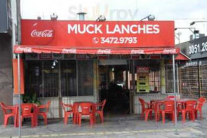 Muck's Lanches inside