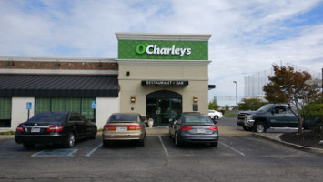 O'charley's Restaurant Bar outside