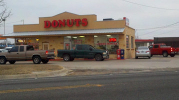 The Donut Palace outside