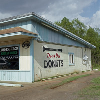 Deedee Donuts outside