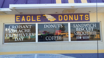 Eagle Doughnuts outside