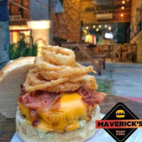 Maverick's Burger Beer food