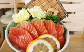 Sashimi Lovers food