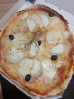 Pizzeria le Petit Naples food