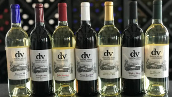 Dakota Vines Vineyard And Winery food