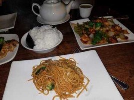 Chi's Chinese Cuisine food