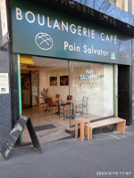 Boulangerie-café Pain Salvator inside