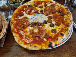 Pizza Capri inside