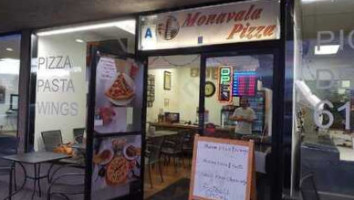 Monavala Pizza inside