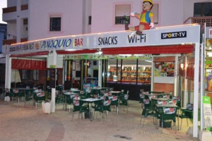 Pinoquiobar inside