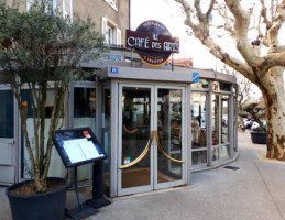 Le Café Des Arts Romans Sur Isère outside