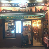 La Pizzeria De Gracia inside