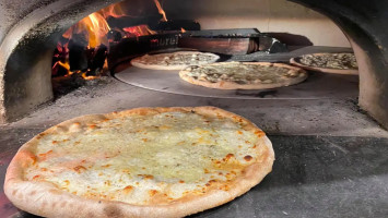 Fratellis Wood Fired Pizzeria Avalon food
