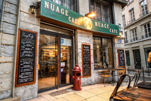 Nuage Cafe inside