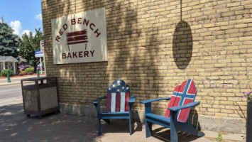Red Bench Bakery outside