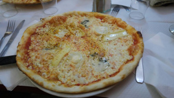 Pizza Gigi inside