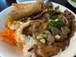 Da Lat Vietnamese Cuisine inside
