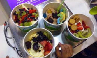 Yogurtland food