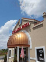 Romano's Pizza Italian outside