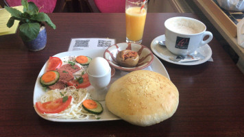 Cafe M food