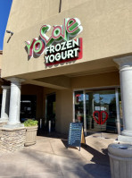 Yolove Frozen Yogurt outside