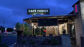 Cafe Venice outside
