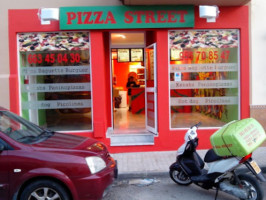 Pizza Street Salteras outside