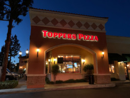 Toppers Pizza Place outside