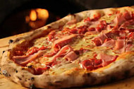 Pizza Pomodoro food