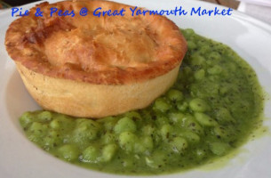 Great Yarmouth Pie And Pea Stall food