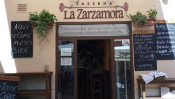 Taberna La Zarzamora outside
