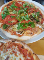 Byens Pizza Resul Vysal Og Mustafa Karatas food