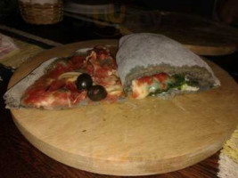 Il Tempio Calzoneria E Pizzaria food