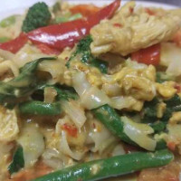 Royal Thai Bistro food